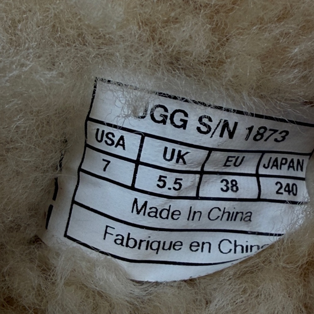 Ugg Bailey Button Shearling Boots Chestnut Brown … - image 7